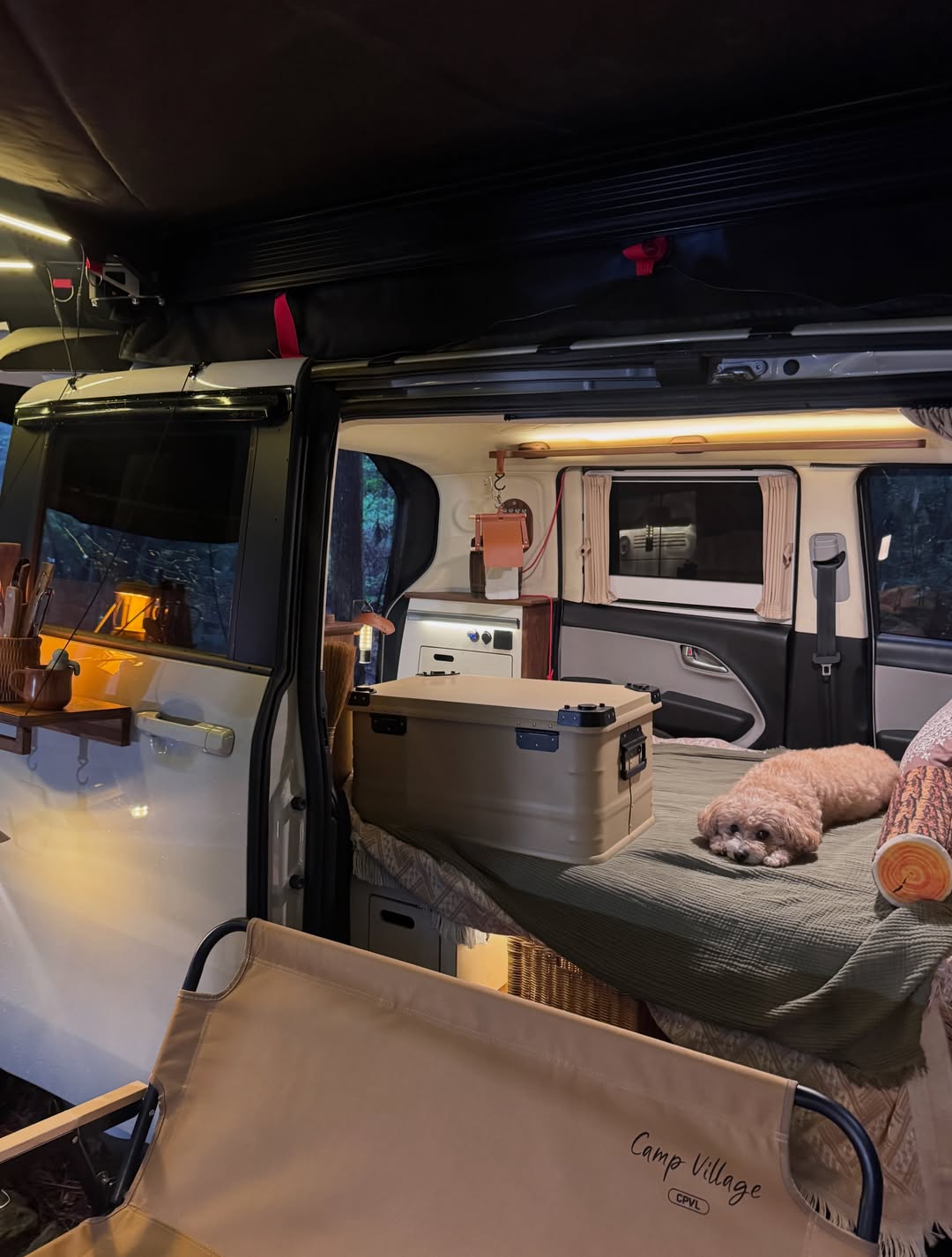 Ssoberry’s cosy car-camping setup in the forest